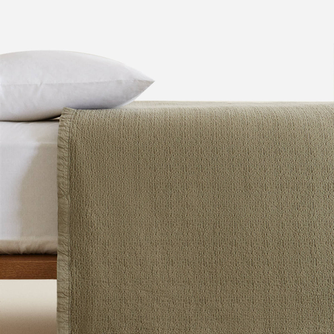 Bedspread with Contrast Edge