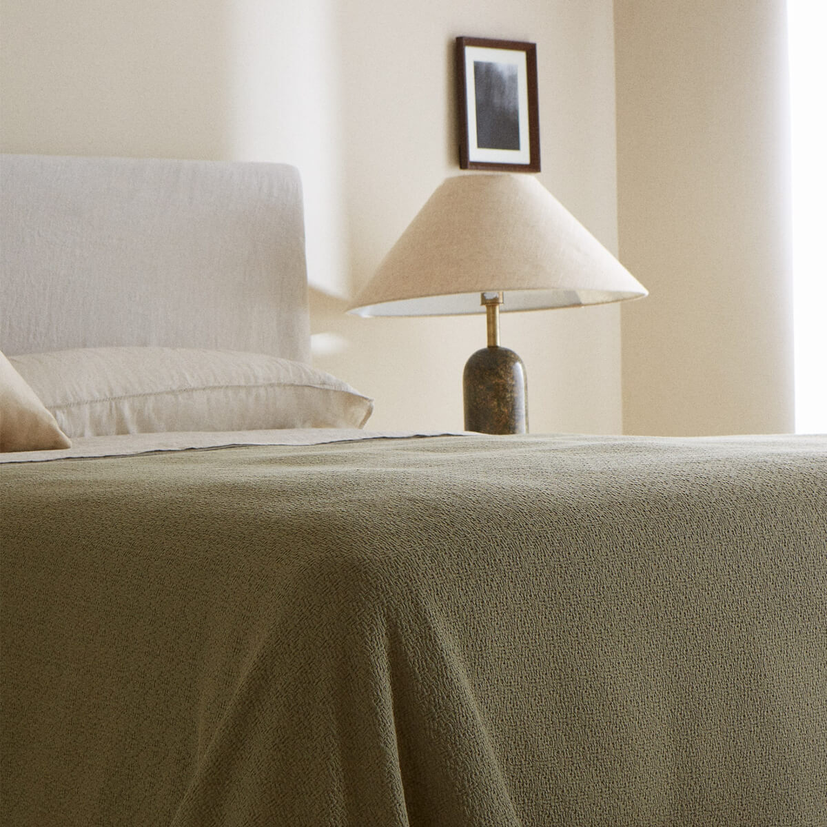Bedspread with Contrast Edge